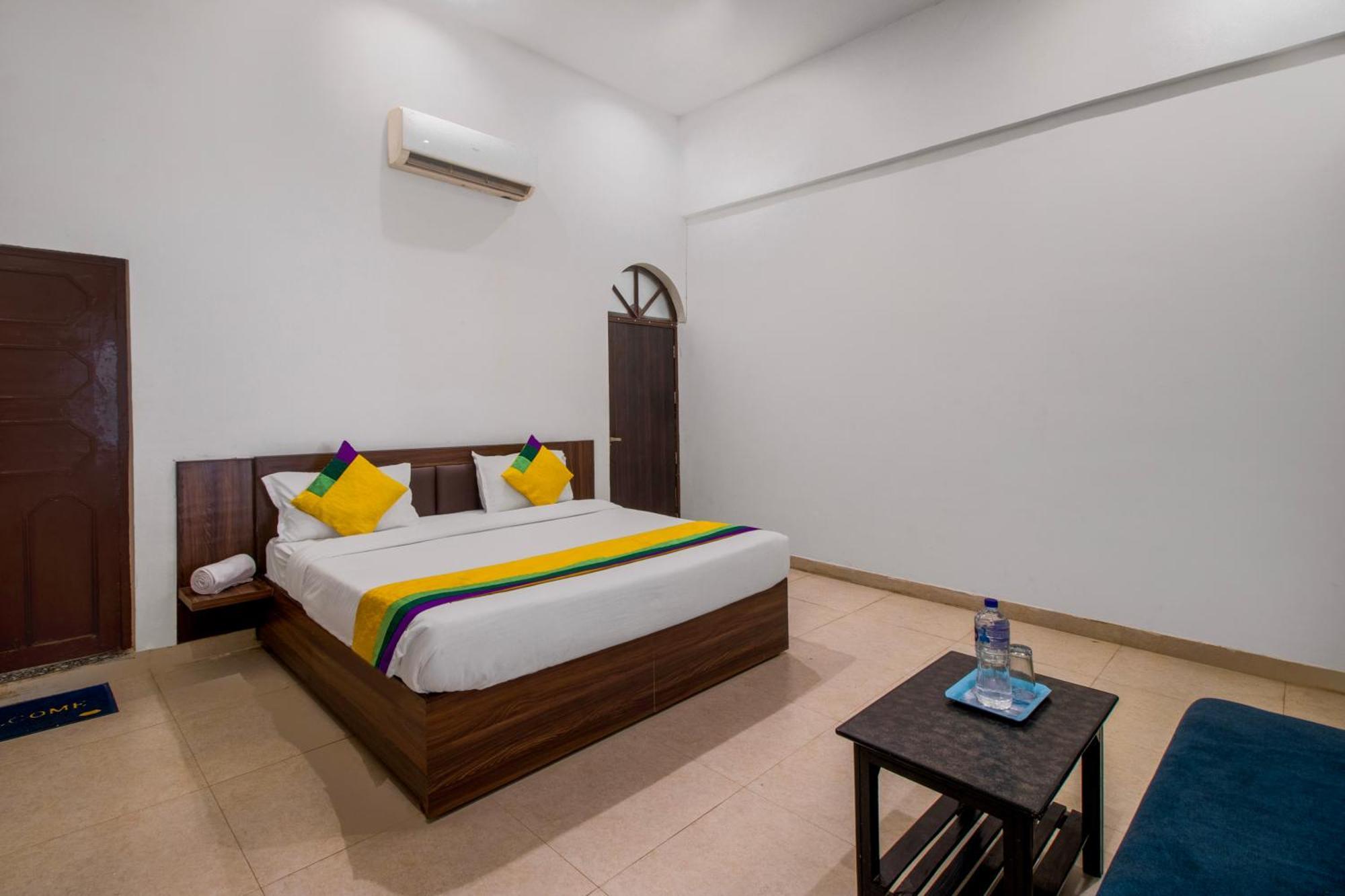 Hotel O Om Pushp Residency Mathura Exterior foto