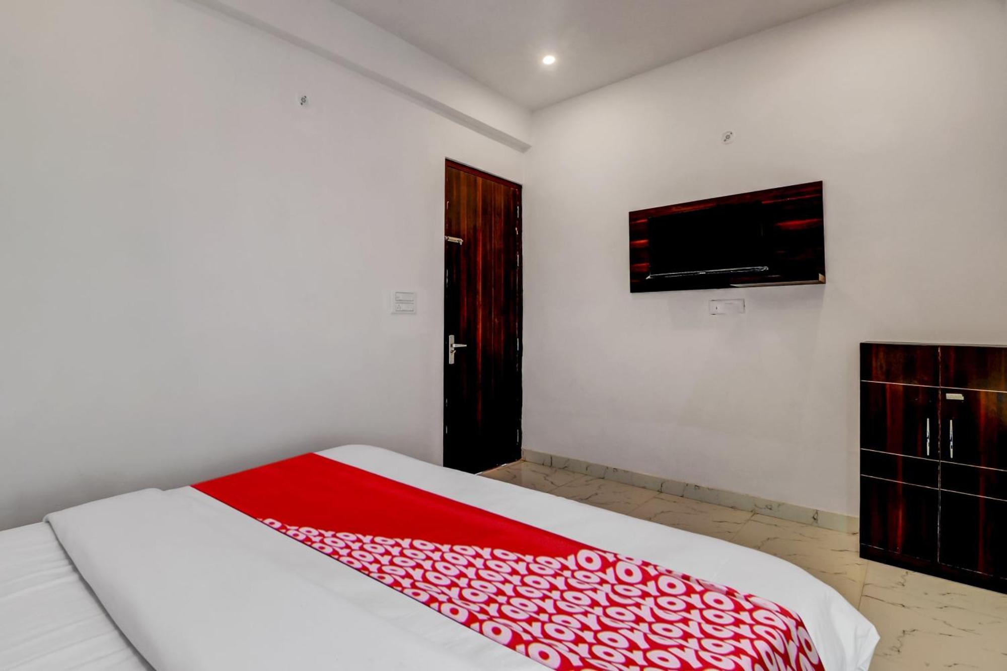 Hotel O Om Pushp Residency Mathura Exterior foto